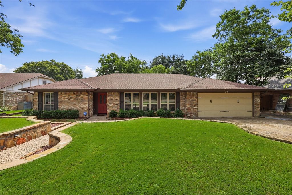 2009 Tanglewood Drive, Grapevine, TX 76051