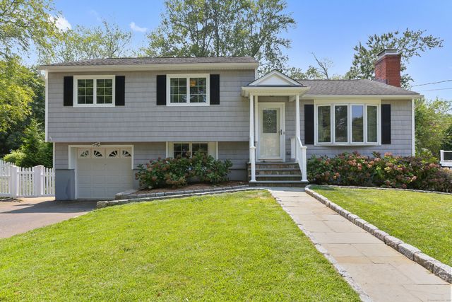 14 Windsor Place, Fairfield, CT 06824