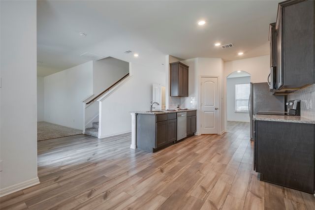 7525 Pleasant Oaks Street, Fort Worth, TX 76120