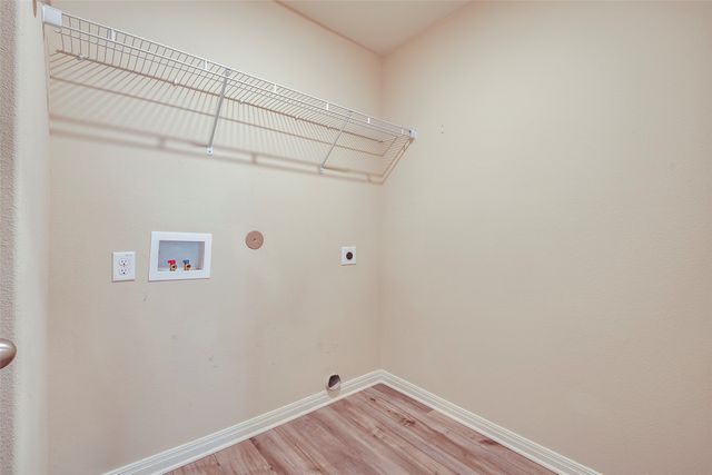 7525 Pleasant Oaks Street, Fort Worth, TX 76120