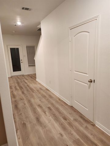 7525 Pleasant Oaks Street, Fort Worth, TX 76120