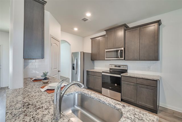 7525 Pleasant Oaks Street, Fort Worth, TX 76120