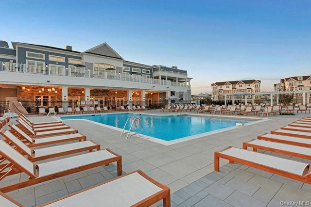 33204 Spruce Pond Circle, Plainview, NY 11803