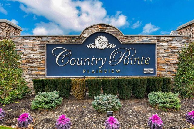 33204 Spruce Pond Circle, Plainview, NY 11803