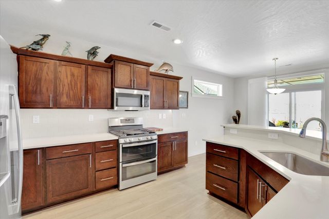 1725 S Donwood St, Greenacres, WA 99037