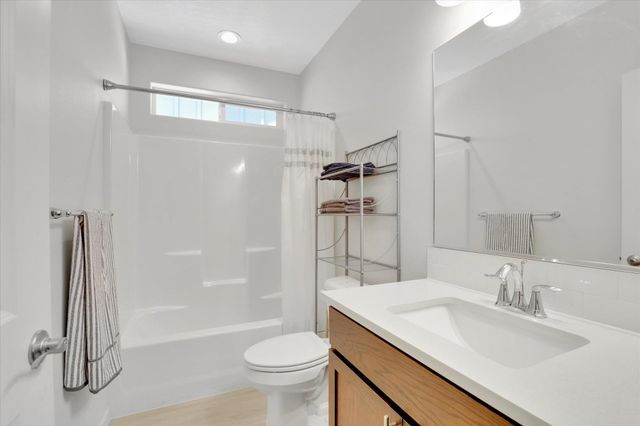 1725 S Donwood St, Greenacres, WA 99037