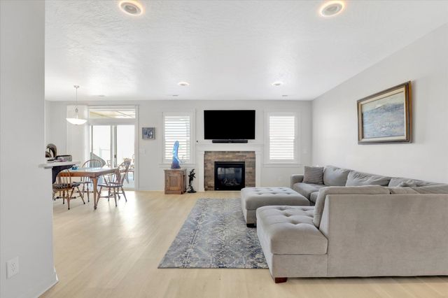 1725 S Donwood St, Greenacres, WA 99037