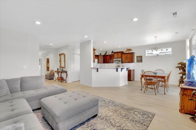 1725 S Donwood St, Greenacres, WA 99037