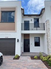 20564 NE 5th Pl, Miami, FL 33179