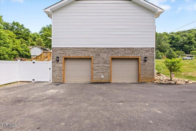 905 Fairlane Drive, Elizabethton, TN 37643