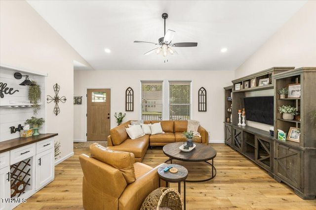 905 Fairlane Drive, Elizabethton, TN 37643