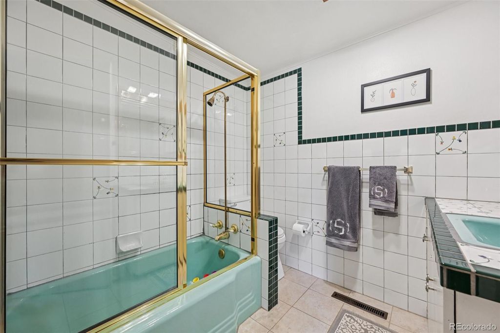 Image 17 of property listing at 6310 Simmons Drive, Boulder, CO 80303