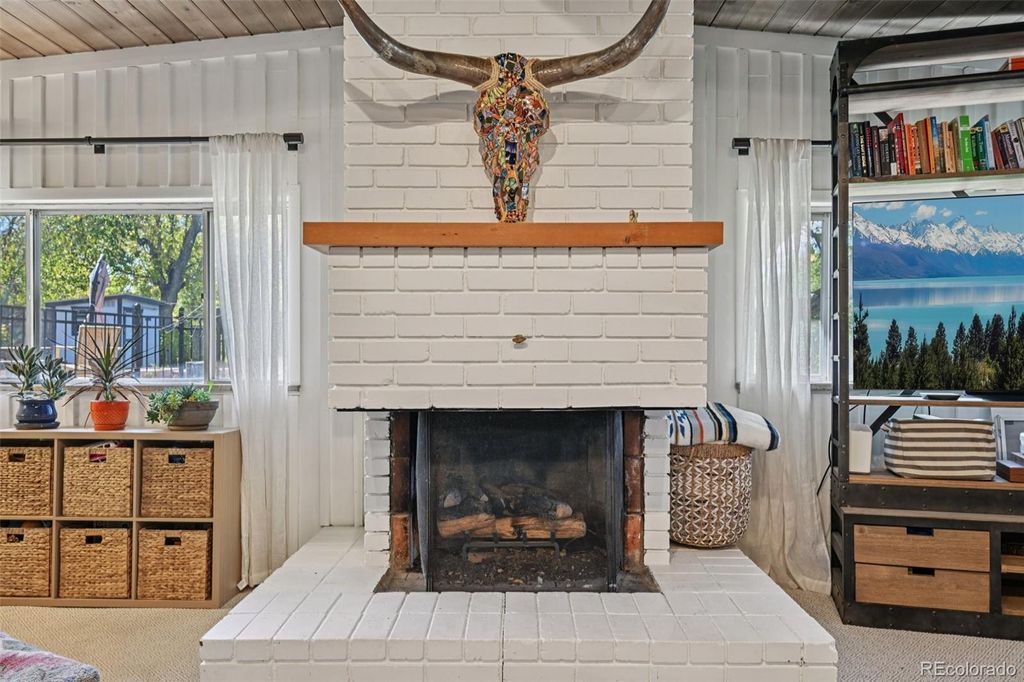 Image 4 of property listing at 6310 Simmons Drive, Boulder, CO 80303