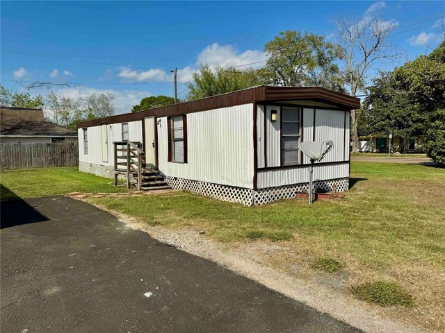 1718 W Dumble Street 2, Alvin, TX 77511