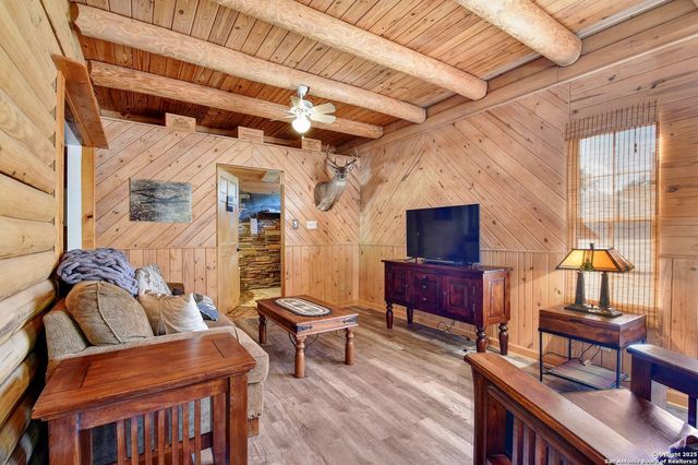 920 Pebble Bch Dr NW, Lakehills, TX 78063