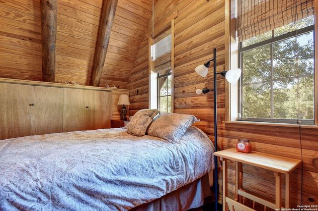 920 Pebble Bch Dr NW, Lakehills, TX 78063