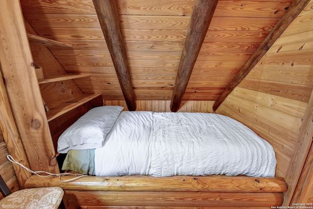 920 Pebble Bch Dr NW, Lakehills, TX 78063