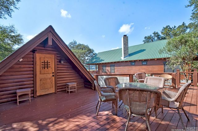 920 Pebble Bch Dr NW, Lakehills, TX 78063