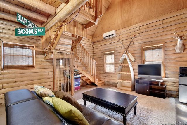 920 Pebble Bch Dr NW, Lakehills, TX 78063