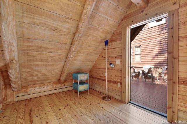 920 Pebble Bch Dr NW, Lakehills, TX 78063