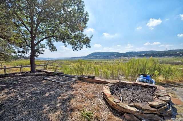 920 Pebble Bch Dr NW, Lakehills, TX 78063