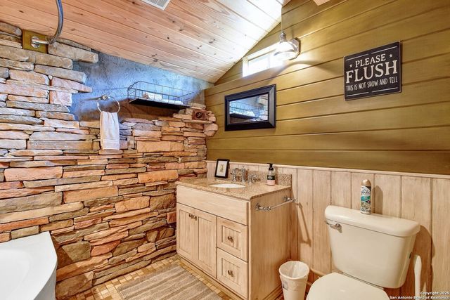 920 Pebble Bch Dr NW, Lakehills, TX 78063