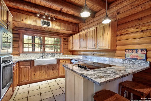 920 Pebble Bch Dr NW, Lakehills, TX 78063