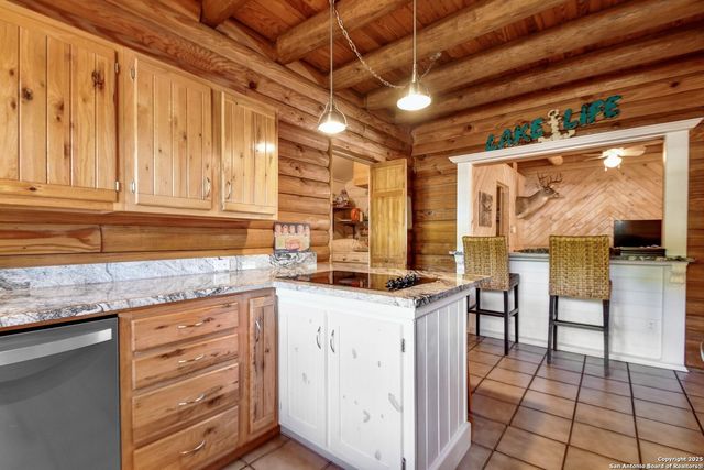 920 Pebble Bch Dr NW, Lakehills, TX 78063