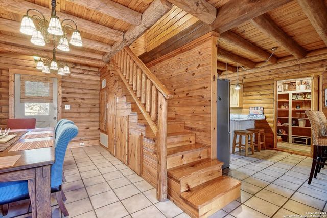 920 Pebble Bch Dr NW, Lakehills, TX 78063