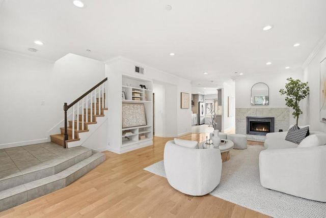915 La Mesa Terrace B, Sunnyvale, CA 94086