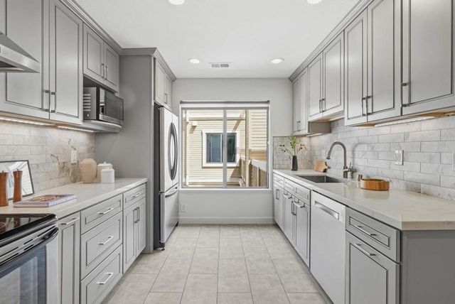 915 La Mesa Terrace B, Sunnyvale, CA 94086