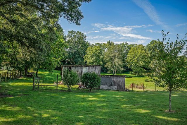 220 Higginbotham Rd, Mcminnville, TN 37110