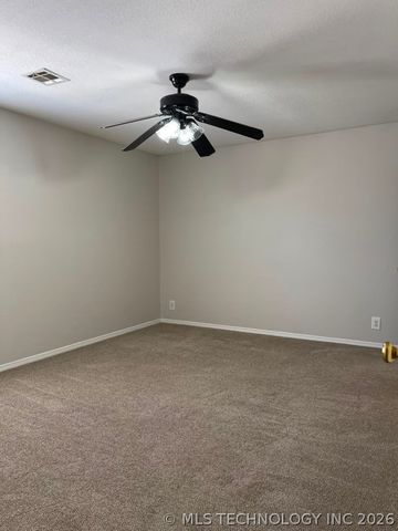 4012 W Queens Street, Broken Arrow, OK 74012