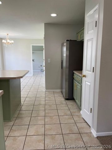 4012 W Queens Street, Broken Arrow, OK 74012