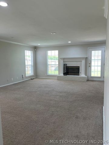 4012 W Queens Street, Broken Arrow, OK 74012