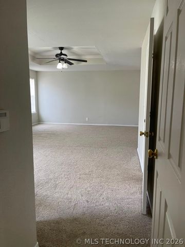 4012 W Queens Street, Broken Arrow, OK 74012