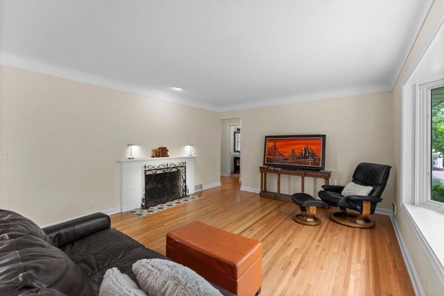 4705 Valley View Road, Edina, MN 55424