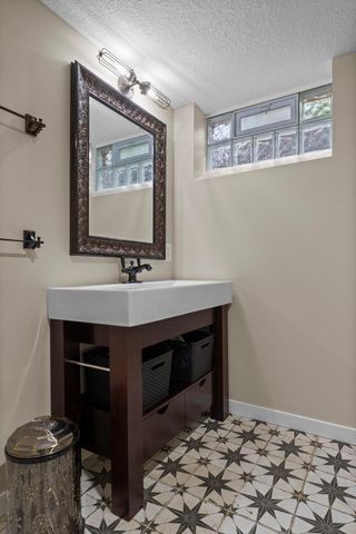 4705 Valley View Road, Edina, MN 55424