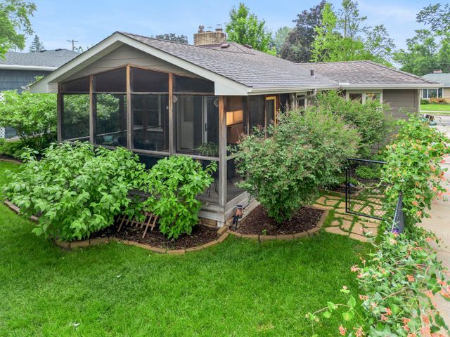 4705 Valley View Road, Edina, MN 55424
