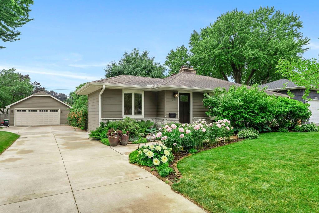 4705 Valley View Road, Edina, MN 55424