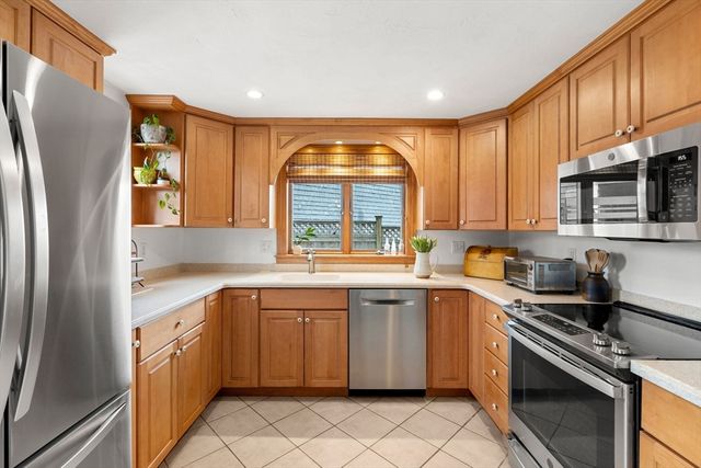 23 Hillside Ave 23, Marblehead, MA 01945