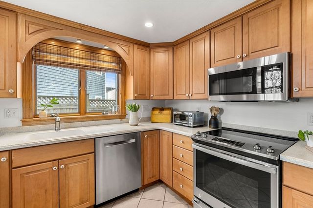 23 Hillside Ave 23, Marblehead, MA 01945