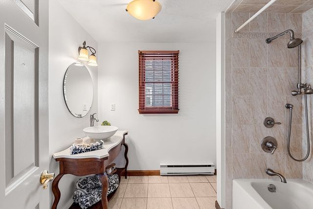 23 Hillside Ave 23, Marblehead, MA 01945