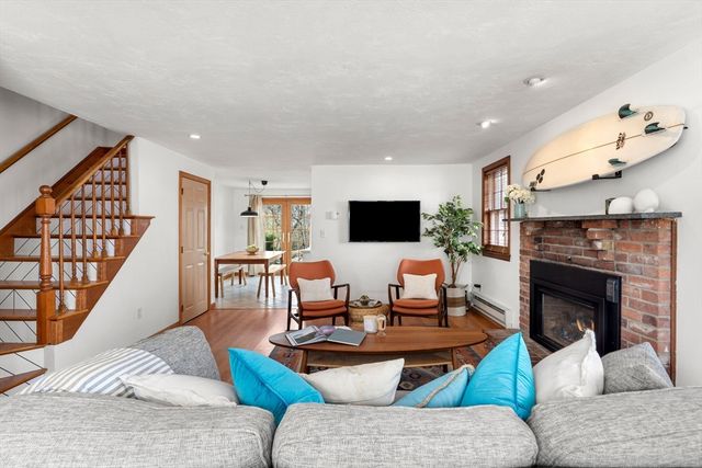 23 Hillside Ave 23, Marblehead, MA 01945