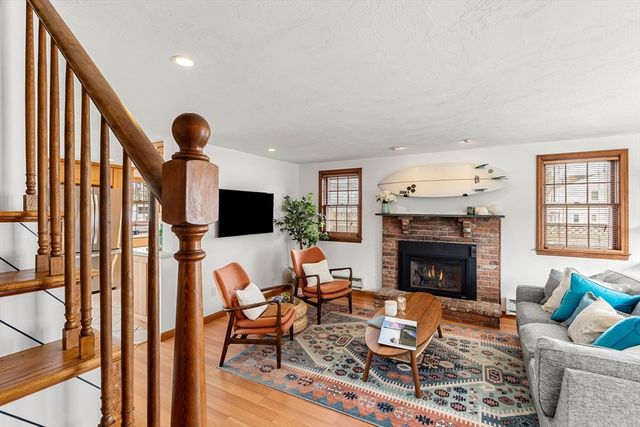 23 Hillside Ave 23, Marblehead, MA 01945