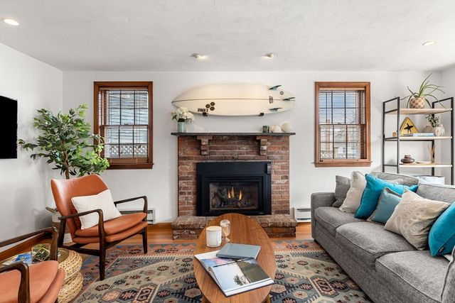 23 Hillside Ave 23, Marblehead, MA 01945