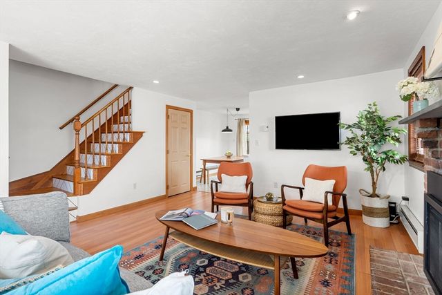 23 Hillside Ave 23, Marblehead, MA 01945