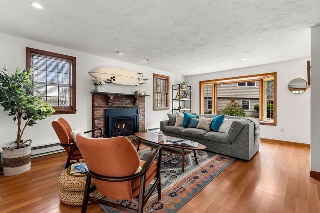 23 Hillside Ave 23, Marblehead, MA 01945