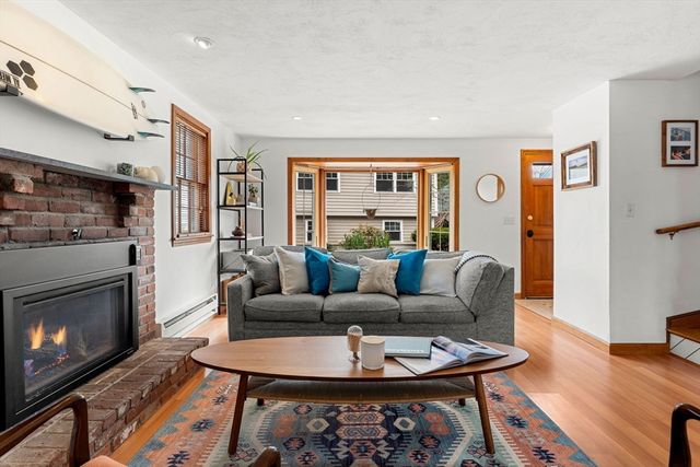 23 Hillside Ave 23, Marblehead, MA 01945