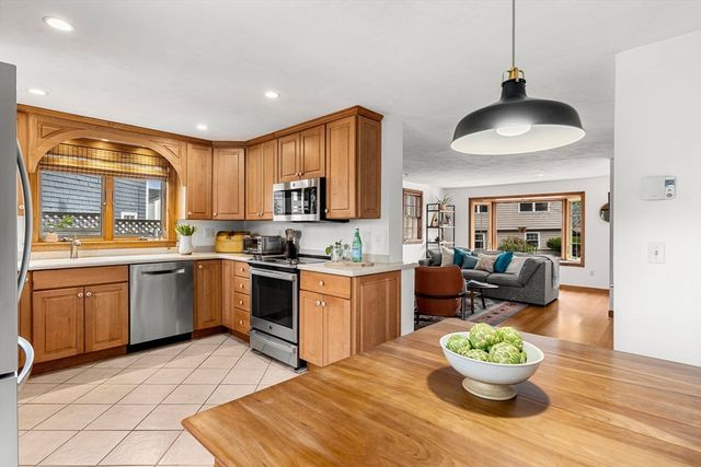 23 Hillside Ave 23, Marblehead, MA 01945